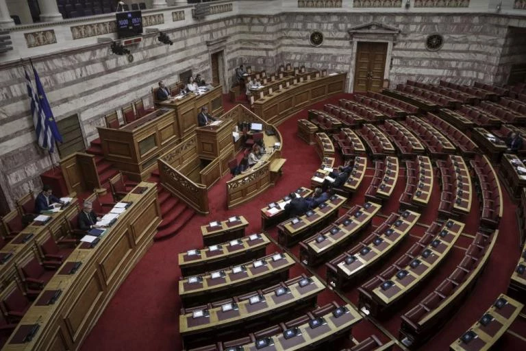 «Πρόταση μομφής» ή «πρόταση δυσπιστίας»: Τι προβλέπει το Σύνταγμα και ο Κανονισμός της Βουλής